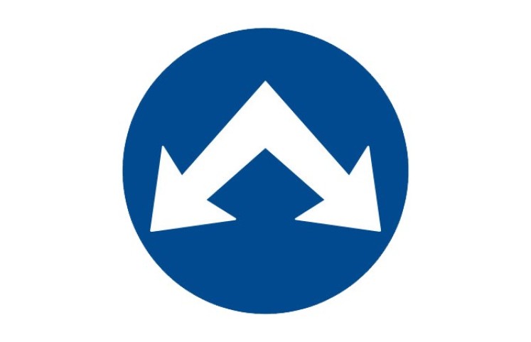 Dopravní značka C4c - Přikázaný směr objíždění vpravo i vlevo Dopravní značka C4c - Přikázaný směr objíždění vpravo i vlevo