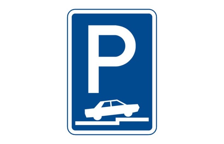 Dopravní značka IP11f - Parkoviště (částečné stání na chodníku kolmé nebo šikmé) Dopravní značka IP11f - Parkoviště (částečné stání na chodníku kolmé nebo šikmé)
