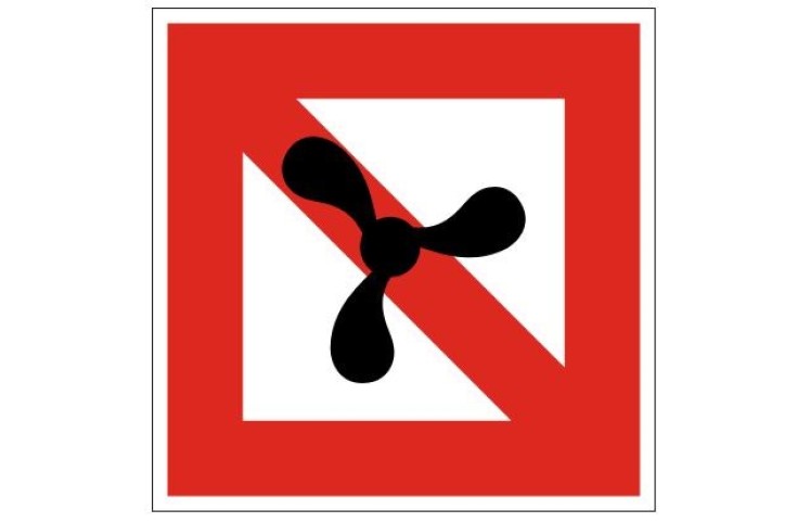 Plavební znak A12 - Zákaz plavby plavidel s vlastním pohonem Plavební znak A12 - Zákaz plavby plavidel s vlastním pohonem