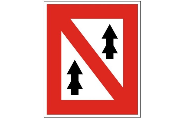 Plavební znak A3 - Zákaz vzájemného předjíždění sestav Plavební znak A3 - Zákaz vzájemného předjíždění sestav