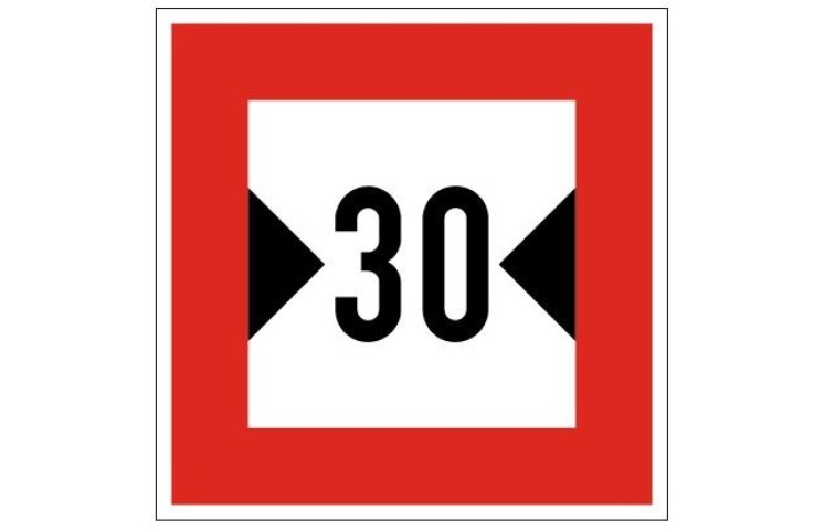 Plavební znak C3 - Šířka plavebního profilu nebo šířka plavební dráhy je omezena