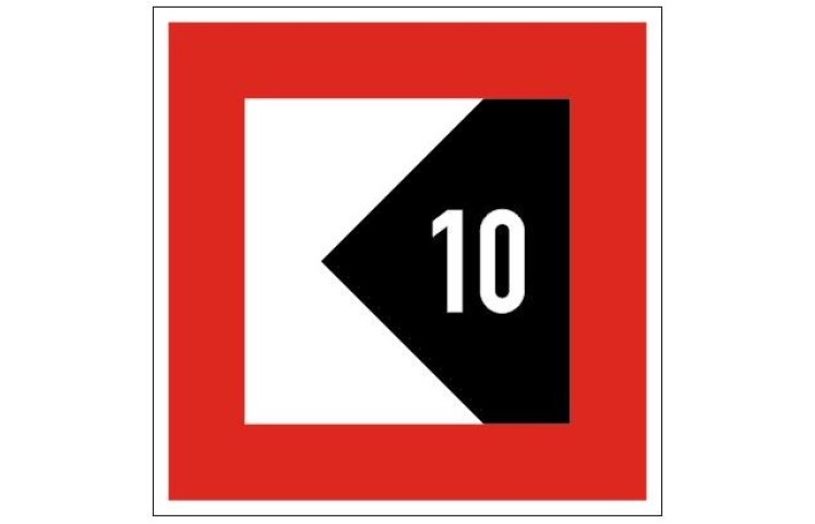 Plavební znak C5 - Plavební dráha je vzdálena od pravého (levého) břehu